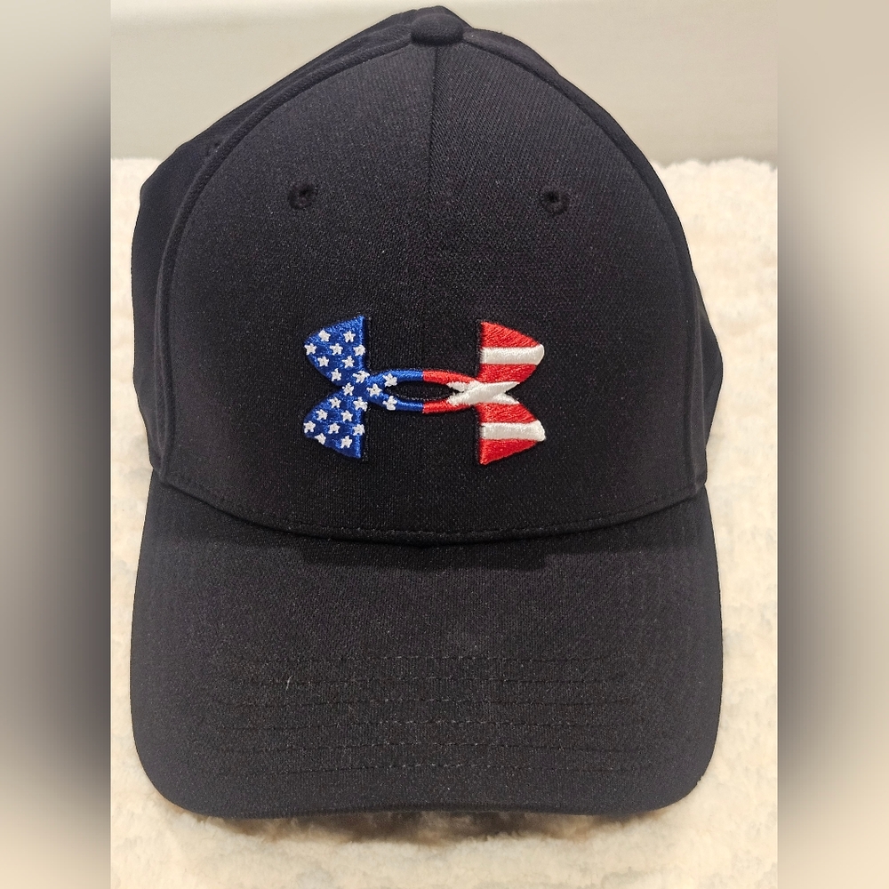 Under Armour Classic Fitted Black Hat With USA Flag Logo Mens Size L/XL